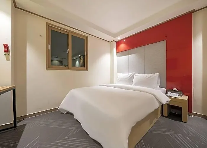 S Shinchon Motel 3*